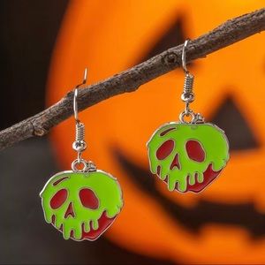 🍎☠️ POISON APPLE Halloween Spooky Snow White Earrings Silver NEW